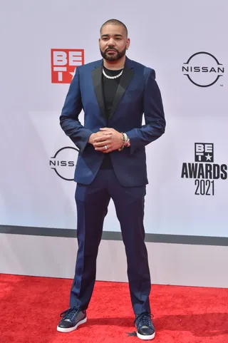 DJ Envy - DJ Envy looked quite dapper in his royal blue&nbsp;suit.&nbsp; (Photo by Aaron J. Thornton/Getty Images)