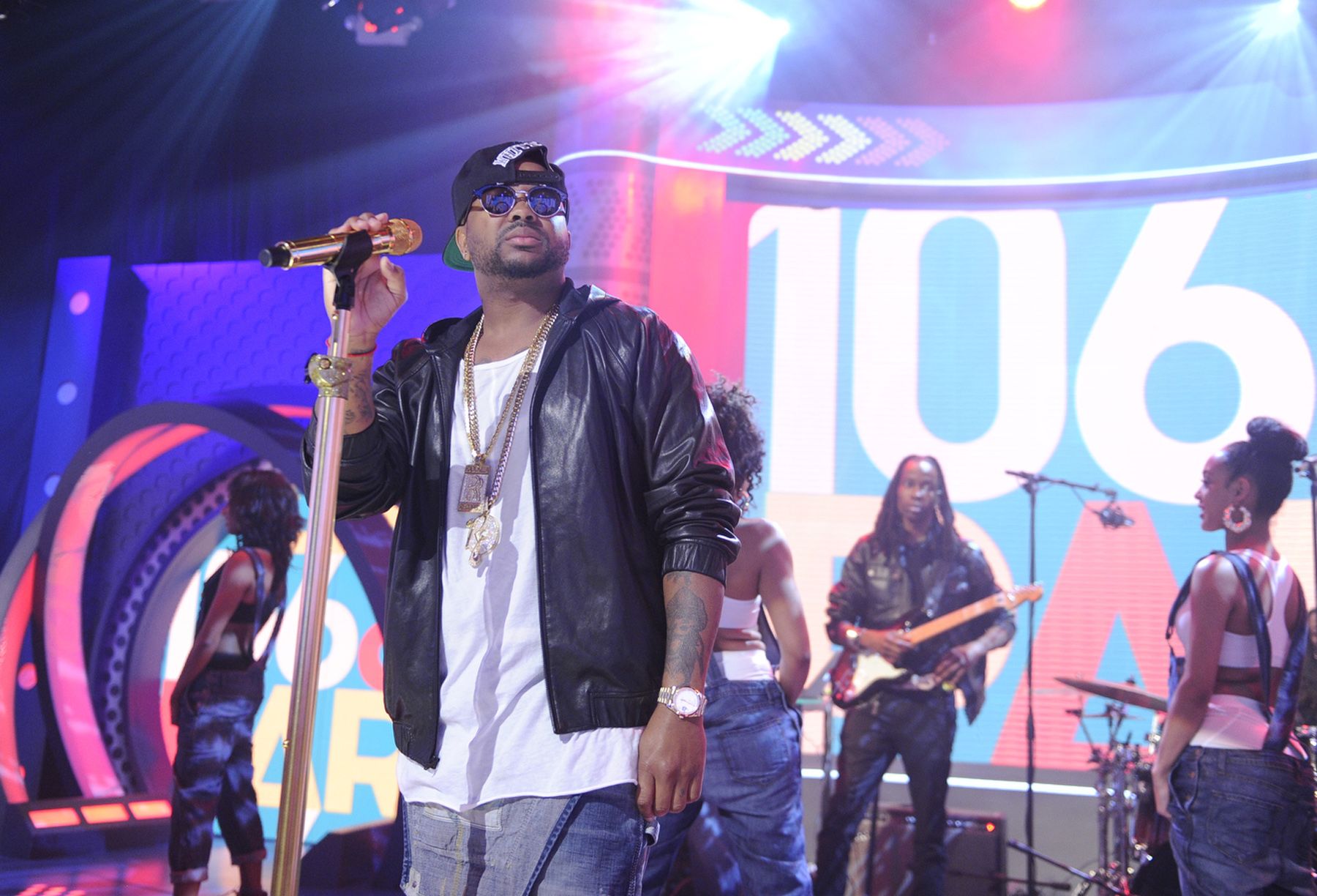 Crowd Pleaser - The - Image 9 from Exclusive Access: The Dream, Kelly ...