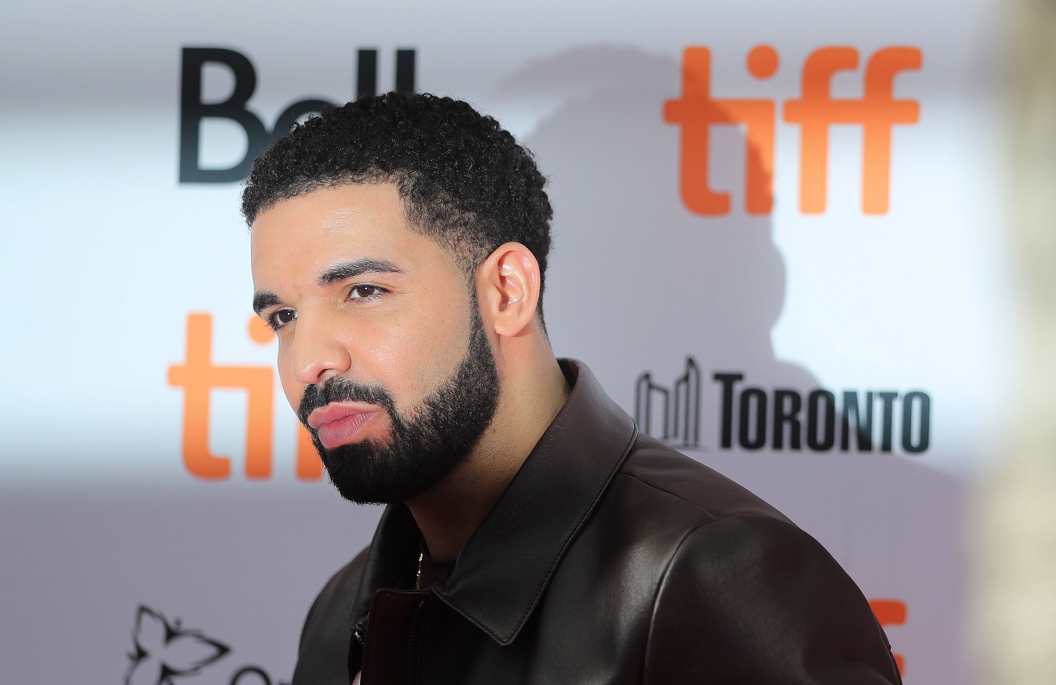 Drake defends his Black Face photo from the Pusha T diss.