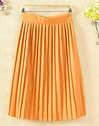 ColourShop Accordion-Pleat Midi Skirt - Ever tried sprinting across campus in a miniskirt? This roomy accordion-pleat midi skirt guarantees maximum coverage while it minimizes the chances of a humiliating story in the making.(Photo: Via yesstyle.com)