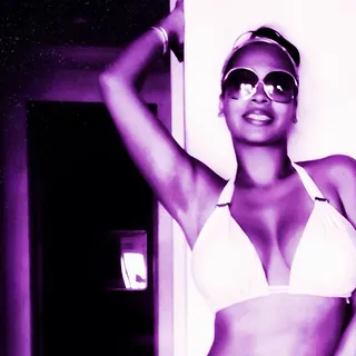 La La Anthony - La La Anthony shows us another casual style that's perfect for the beach. Add a cute hair scarf like hers and designer sunnies for an extra dose of glamour.   (Photo: Lala Anthony via Instagram)