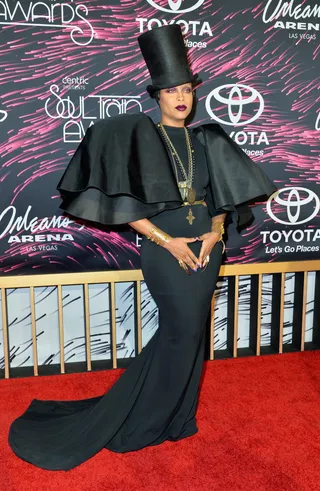 The Woman of the Hour  - The queen is has officially arrived! Soul Train Awards host Erykah Badu reminds us why she is the epitome of black girl magic! (Photo: Earl Gibson/BET/Getty Images for BET)