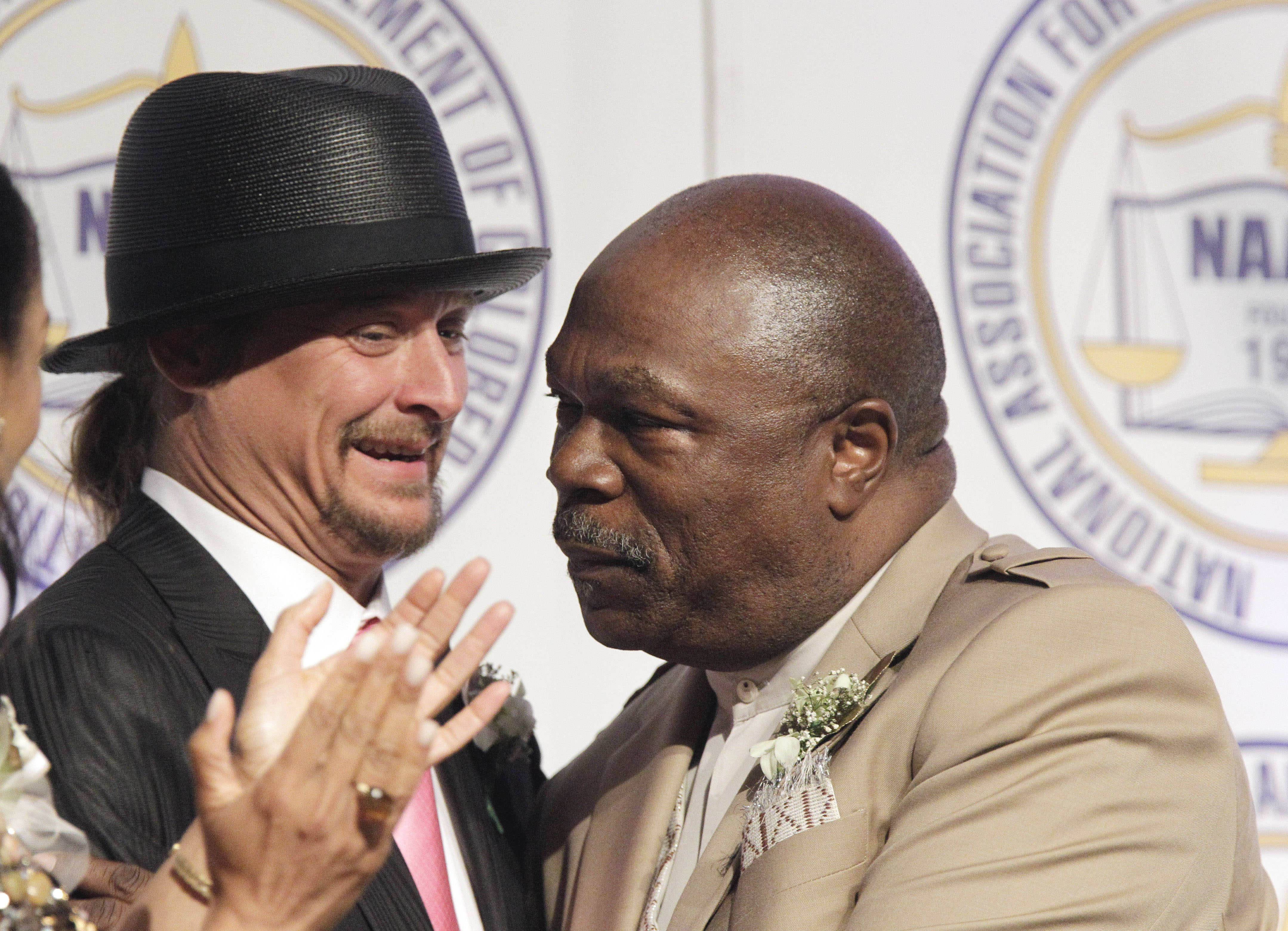 Kid Rock Honored by NAACP - Amid much controversy, musician Kid Rock &nbsp;received the Great Expectations award at the Detroit branch of the NAACP’s 56th annual “Fight for Freedom Fund” dinner Sunday. During his acceptance speech Kid proclaimed his love for Detroit, America and Black people and pledged $100,000 in donations from his foundation. Protesters outside the dinner, though, criticized the civil rights organization for honoring the rocker, who has used the Confederate flag during live performances. (Photo: AP Photo/Carlos Osorio)