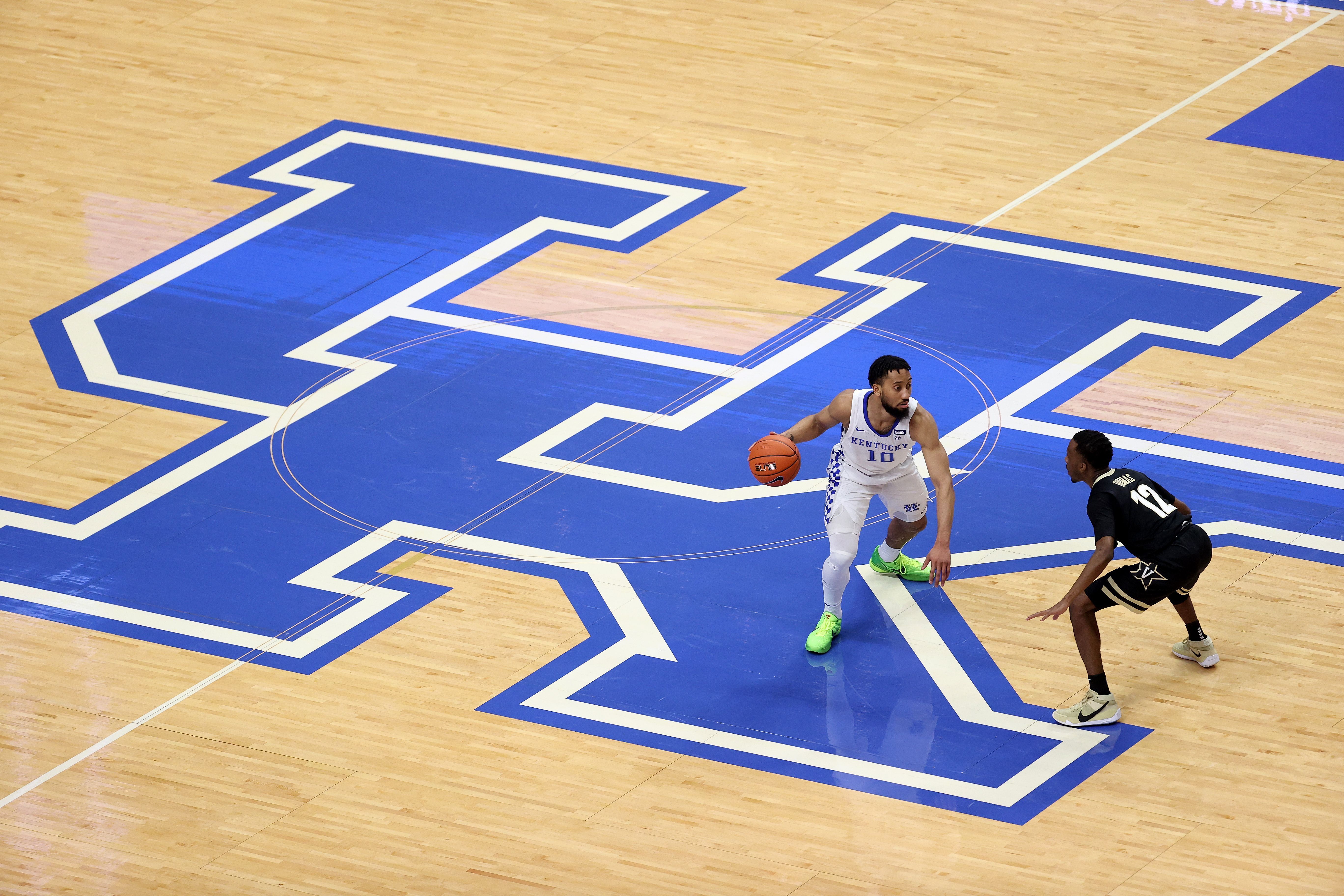 LEXINGTON, KENTUCKY - JANUARY 05:   Davion Mintz #10 of the Kentucky Wildcats dribbles the ball against the Vanderbilt Commodores at Rupp Arena on January 05, 2021 in Lexington, Kentucky. (Photo by Andy Lyons/Getty Images)