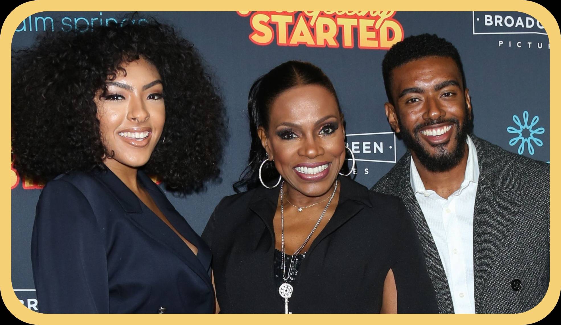  Actress Sheryl Lee Ralph (C) and her Children Ivy-Victoria Maurice (L) and Etienne Maurice (R) attend the premiere of "Just Getting Started" at The ArcLight Hollywood on December 7, 2017 in Hollywood, California.  