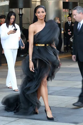 A Vision in Black - Ciara&nbsp;is stunning in this Alexandre Vauthier gown as she exits the Staples Center after attending the 2015 Grammy Awards in Los Angeles.(Photo: Blayze / Splash News)