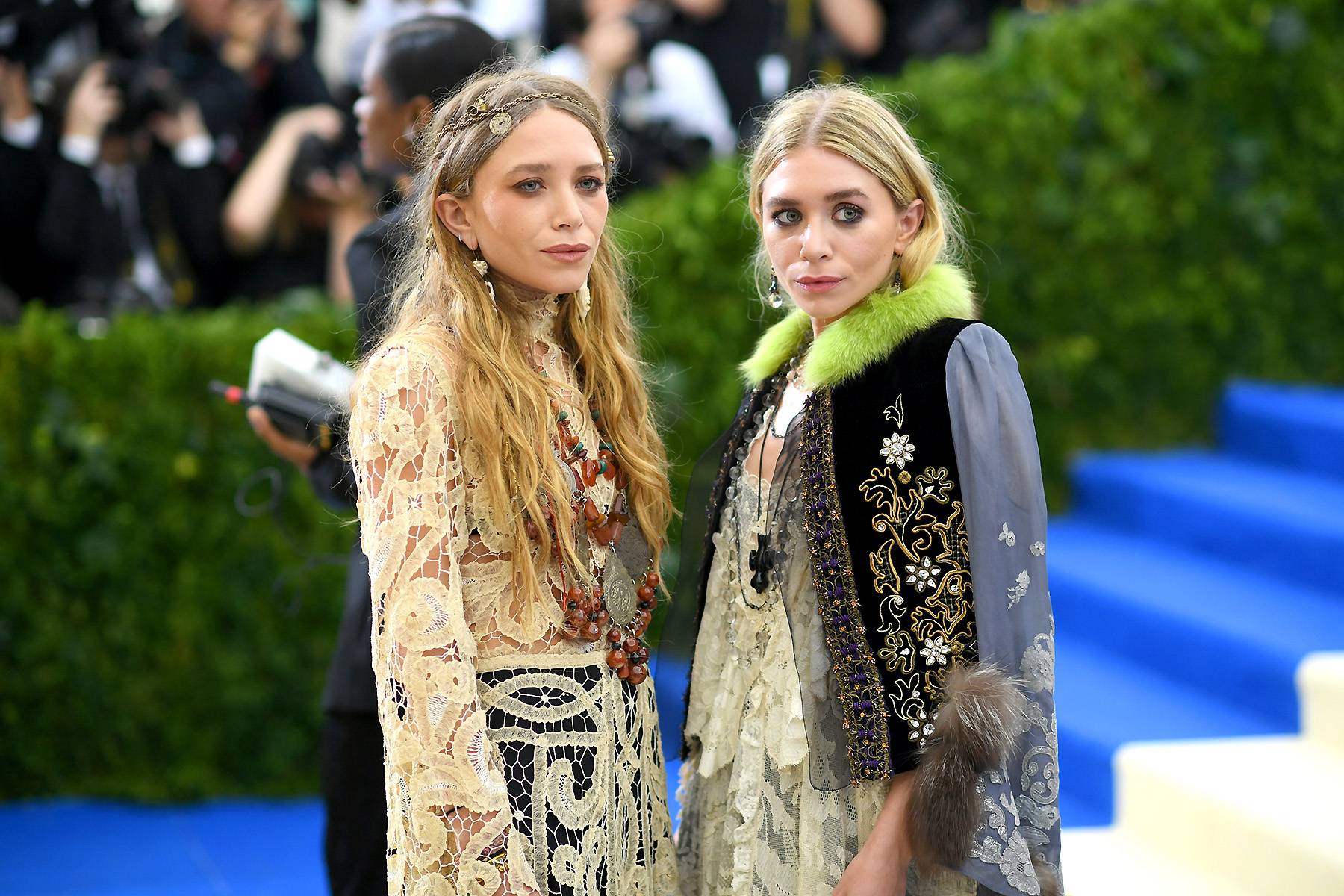 Oprah Winfrey slammed for 'triggering' 17-year-old Olsen twins in 2004  interview questioning 'what size' tiny teens wear, image size:1800x1200