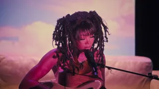 Summer Walker's faux locs were an entire mood during her performance.&nbsp; - (Photo: BET) (Photo: BET)