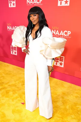 022323-bet-naacpia-style-angela-bassett.jpg