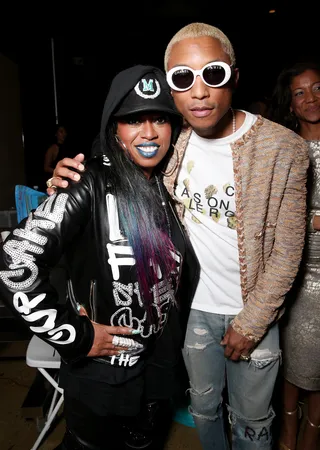 605046697MB00003_Warner_Mus