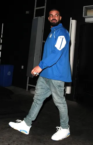 Ring-a-Ding Bling - Drake leaves the Nice Guy nightclub in West Hollywood with two super-size rings on his index and pinky fingers.(Photo: Roshan Perera/Splash News)