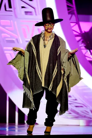 Cast a Spell - Host of the 2015 Soul Train Music Awards&nbsp;Erykah Badu speaks on stage inside the Orleans Arena in Las Vegas.(Photo: Ethan Miller/BET/Getty Images for BET)