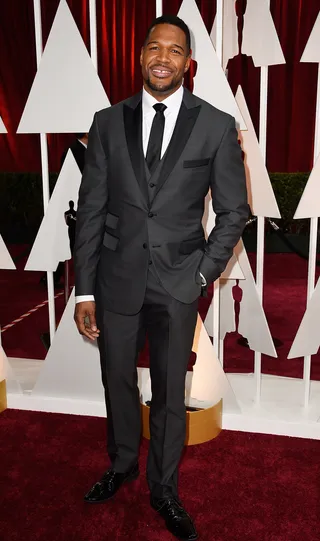 Michael Strahan - Kelly and Michael's co-host prepares to work the red carpet himself in a dapper grey getup.  (Photo: Frazer Harrison/Getty Images)