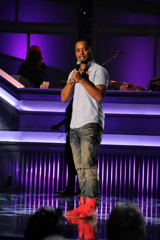 Comedian Ron Gee Exudes #BlackJoy - Comedian Ron Gee sends the crowd into a laughing fit during this year's 365 Black Awards.&nbsp;(Photo: Teal Moss/BET)