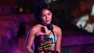 Soul Train Awards 2023 | Highlights Gallery Janelle Monáe trophy | 1920x1080