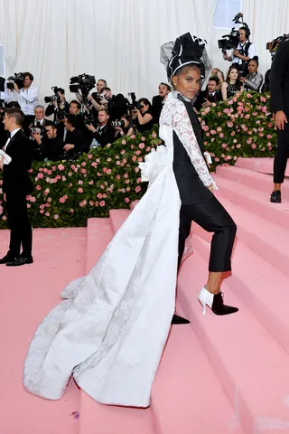 Zazie Beetz in Thom Browne - (Photo: Dia Dipasupil/FilmMagic)&nbsp;