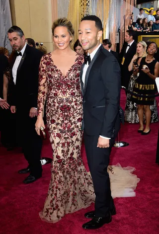 Perfect Pair - Chrissy Teigen and John Legend were red carpet perfection at the 88th Annual Academy Awards. (Photo: Frazer Harrison/Getty Images)
