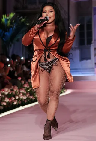 Lil Kim - Lil' Kim walks and performs on the PrettyLitteThing&nbsp;runway&nbsp;during New York Fashion Week.&nbsp; (Photo: John Photography/Shutterstock)