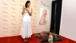 Red Carpet for Rihanna's Nude Perfume - What a classy way to get closer to Rihanna!  (Photo: Jason Merritt/Getty Images)