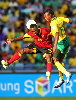 Anglola vs. South Africa - Hermenegildo da Costa Paulo of Angola and May Sphiwe Mahlangu of South Africa during the match between South Africa and Angola on&nbsp; Jan. 23. (Photo: Anesh Debiky/Gallo Images/Getty Images)&nbsp;