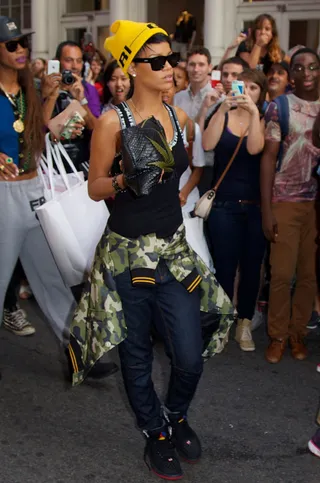 Steady Mobbin' - Rihanna stops traffic as fans crowd around to get a picture of the pop star as she walks down the street in NYC's SoHo neighborhood.&nbsp;(Photo: Alberto Reyes/WENN.com)