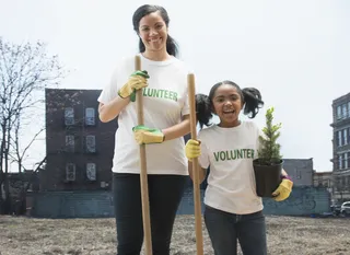 051223-style-black-women-volunteering.jpg