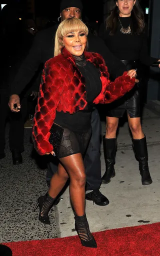 The Original Queen Bee - Lil' Kim arrives to the WE tv premiere of Growing Up Hip Hop in New York City.(Photo: D Dipasupil/Getty Images for WE tv)
