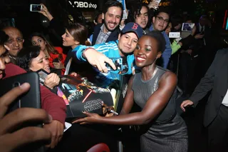 Lovely Lupita - Lupita Nyong'o signs autographs and takes selfies with fans during the Star Wars: The Force Awakens&nbsp;premiere at Cinemex Antara Polanco in Mexico City.(Photo: Victor Chavez/Getty Images for Walt Disney Studios')