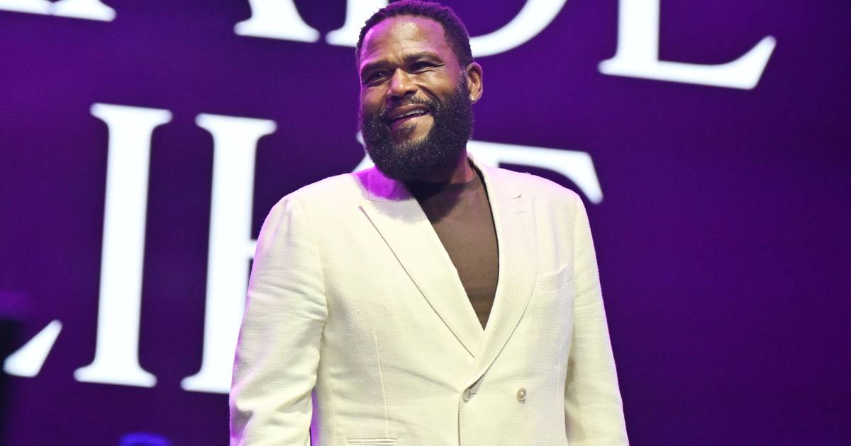 Anthony Anderson s Team Responds to Backlash Over Viral Lindsay Lohan Anthony Anderson s Team Responds to Backlash Over Viral Lindsay Lohan