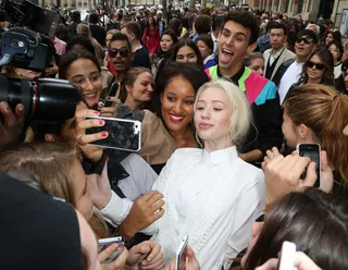 Fans of Fashion - Australian rapper Iggy Azalea poses with dozens of fans outside the Spring/Summer 2014 Chloe runway show during Paris Fashion Week at the Lycee Carnot in Paris.(Photo: Oraito / Splash News)