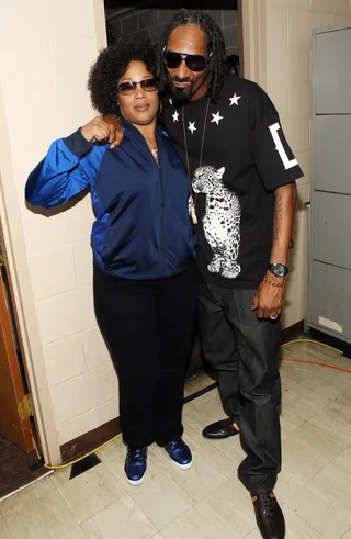 Rage On - Legendary femcee Lady of Rage posed with former label-mate and friend Uncle Snoop at the 2013 Hip Hop Awards.  &nbsp;(Photo: Bennett Raglin/BET/Getty Images for BET)