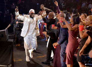 Turn Down For What? - R.Kelly gets the crowd hype for his set in the show. Red cups in hand.&nbsp;(Photo: Paras Griffin/BET/Getty Images for BET)