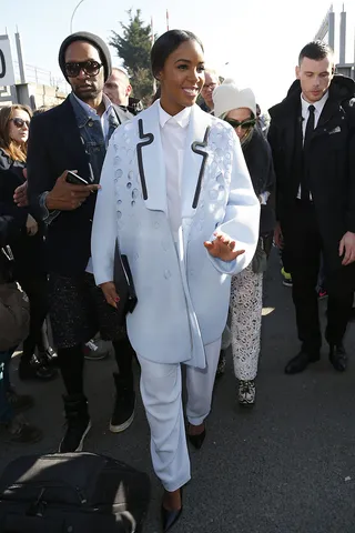 Fashionista - Kelly Rowland arrives at the Kenzo show rocking a cool jacket over a crisp white shirt and pants during Paris Fashion Week.&nbsp;(Photo: PacificCoastNews)