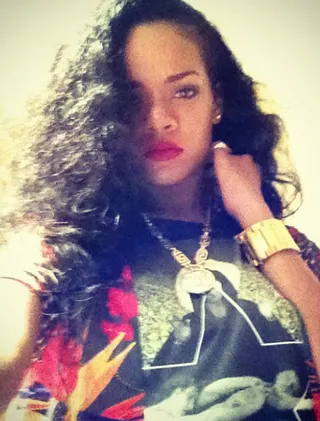 Me Again - New t-shirt? Selfie. New hairstyle? Selfie.  (Photo: instagram/badgalriri)