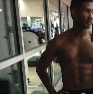 Usher @Howuseeit - Looks like Usher's still on the grind for 2013. The Grammy-nominated singer snaps a quick flick in the gym between sets. Moving mountains doesn't seem so impossible after all. (Photo: Instagram via Usher)