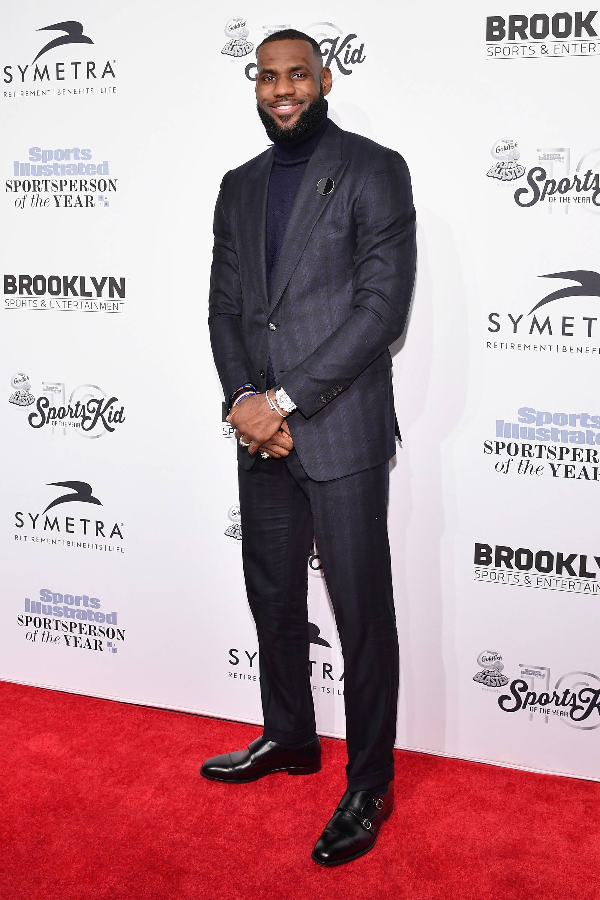 Just Smoothe!: LeBron James Showed Up Dapper AF In Capris For Game 1  Against The Warriors | News | BET