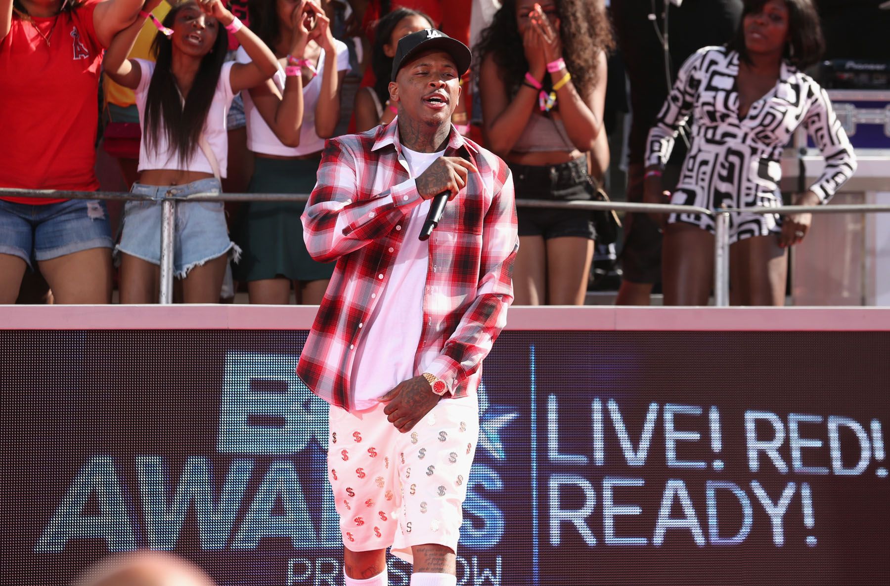 Performing the Hit - Rapper YG gives a blazing performance of "My Hitta."&nbsp;(Photo: Mark Davis/BET/Getty Images for BET)