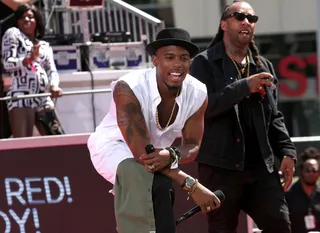 Unique Outlook - B.o.B's&nbsp;definitely red carpet ready as he&nbsp;rocks a white cut-off shirt and black hat.&nbsp;(Photo: Mark Davis/BET/Getty Images for BET)