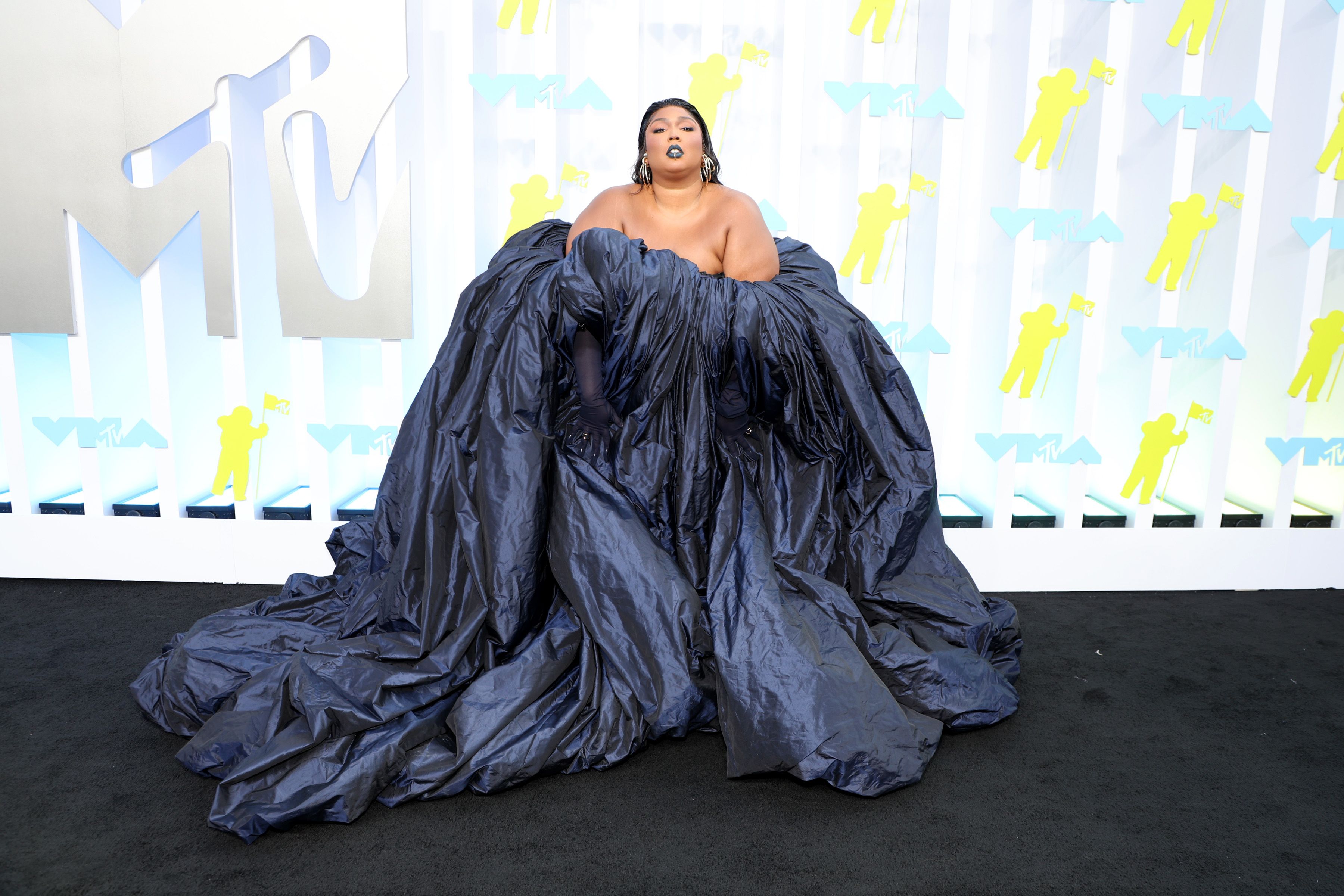 Lizzo arrives at the 2022 MTV Video Music Awards.