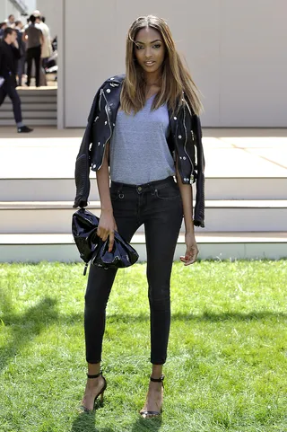 Model on the Green - Jourdan Dunn arrives at Burberry Prorsum SS15 during London Collections: Men at Kensington Gardens in London. (Photo: Gareth Cattermole/Getty Images for Burberry)