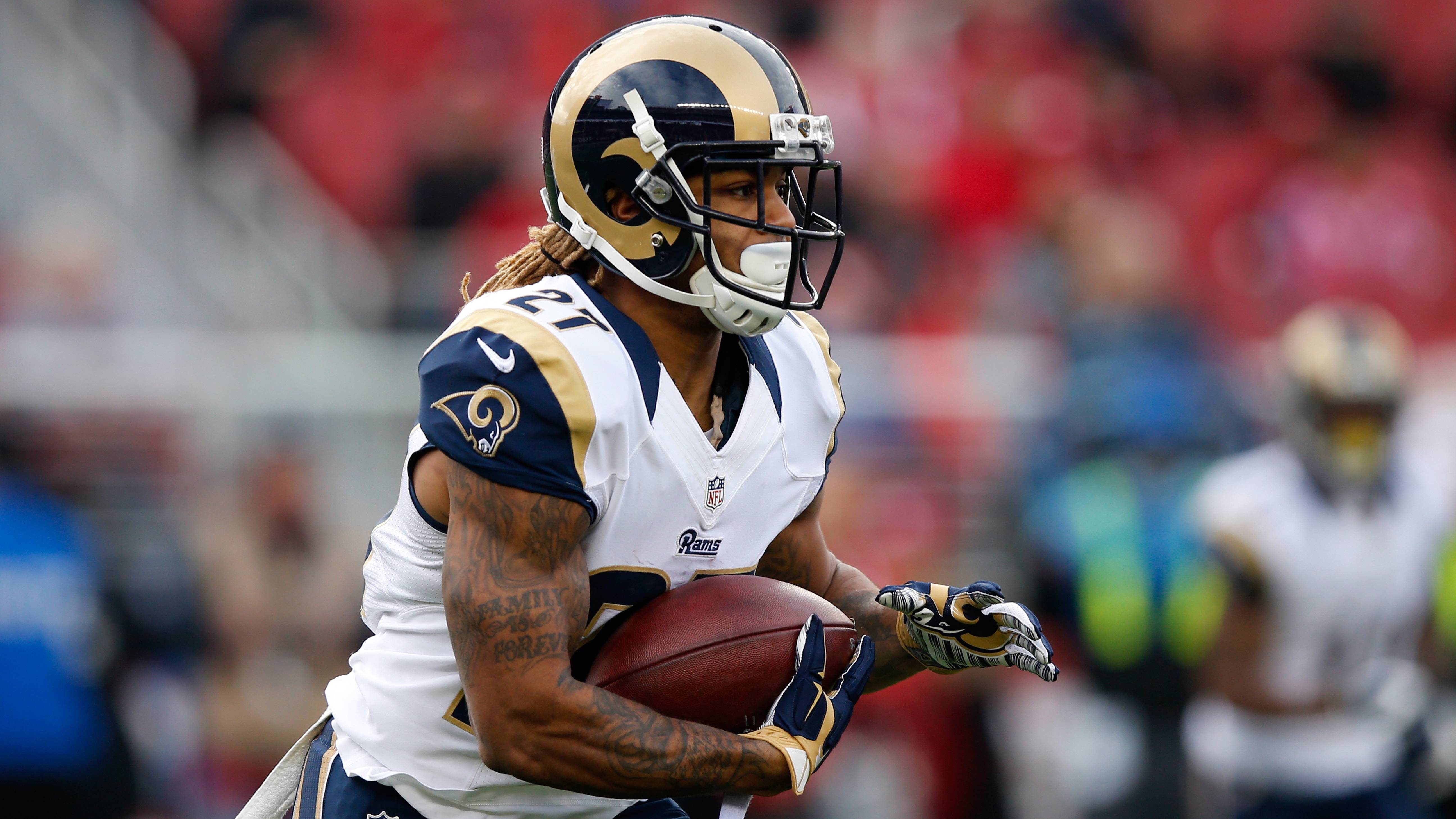 SANTA CLARA, CA - JANUARY 03:  Tre Mason #27 of the St. Louis Rams rushes with the ball against the San Francisco 49ers during their NFL game at Levi's Stadium on January 3, 2016 in Santa Clara, California.  (Photo by Ezra Shaw/Getty Images)