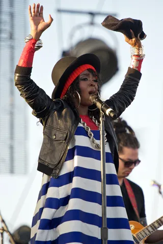 /content/dam/betcom/images/2011/04/Celebs-4.16-4.30/042011-celeb-lauryn-hill.jpg