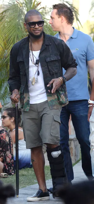 The Beat Goes On - Even a cane and a broken foot couldn't keep&nbsp;Usher&nbsp;away from the Coachella Music Festival.(Photo: London Entertainment /Splash)