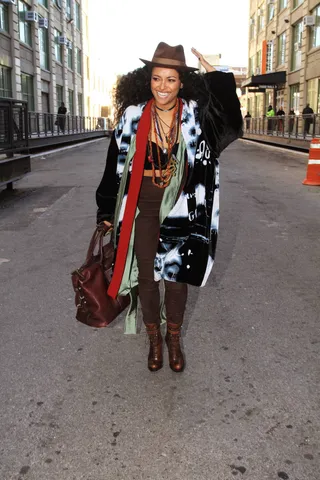 Kat Graham - Kat Graham is all smiles as she exits Baeble Music in a Jean Paul Gaultier print coat in Brooklyn.&nbsp;&nbsp;(Photo:&nbsp;PacificCoastNews)