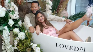 81723-lifestyle-john-legend-chrissy-teigen.jpg