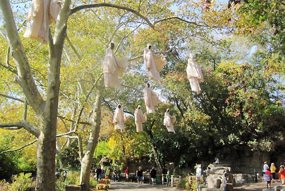 Halloween, St. Louis Zoo, lynching