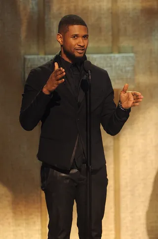 Honoring Others - The BET Honors Musical Arts honoree&nbsp;Usher&nbsp;accepts his award by saluting the rest of the BET Honors honorees.&nbsp;(Photo: Brad Barket/BET/Getty Images for BET)