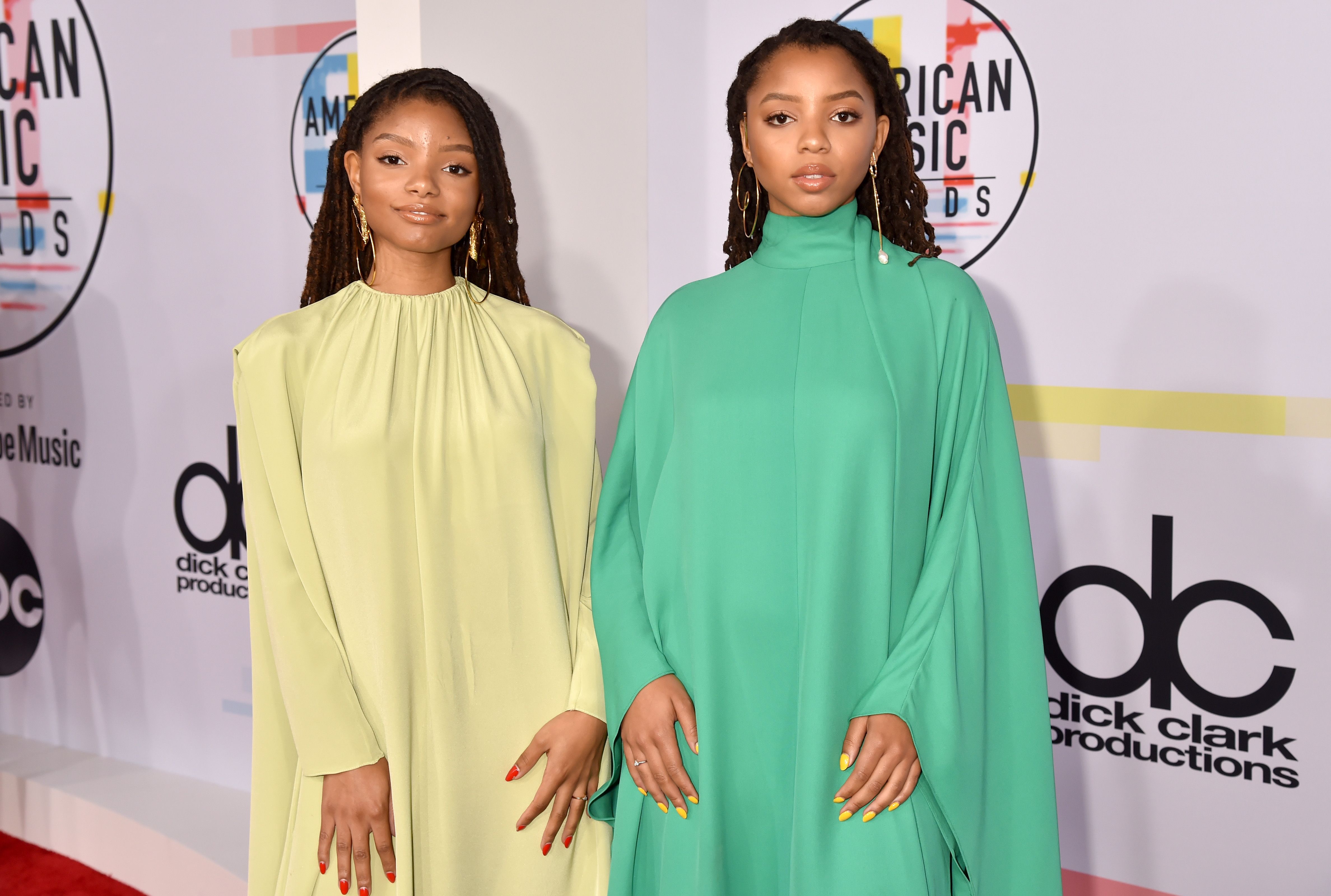 Chloe and Halle attends the 2018 American Music Awards