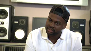 Checking In - Manny checks in on Keyshia at the studio. (Photo: BET)