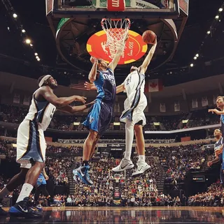 Who Knew Tayshaun Could Still Do This? - Sometimes veterans get stale sitting on the bench. Their joints get stiff and they don't move well. None of this applies to Memphis Grizzlies forward&nbsp;Tayshaun Prince...at least on this play Tuesday night. Just ask the Dallas Mavericks' Brandan Wright. Posterization at its best. Tayshaun going up on a Tuesday.(Photo: Memphis Grizzlies via Instagram)